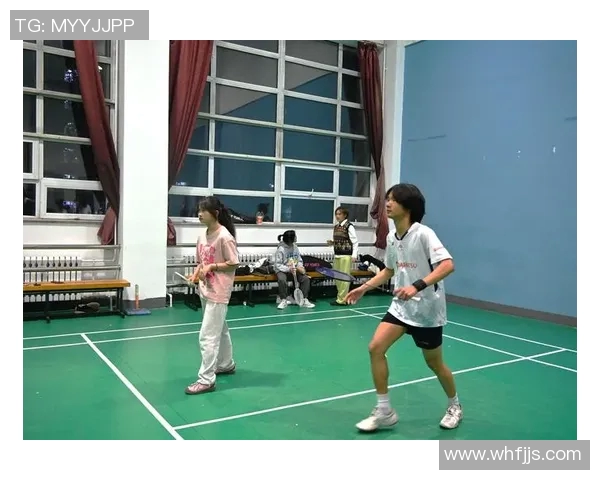 羽毛球世界冠军亲自授课 点燃校园体育节热情与活力 羽毛球世界冠军亲自授课 点燃校园体育节热情与活力